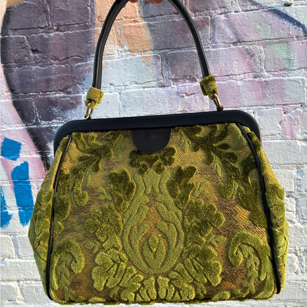 Elegant Green Velvet Handbag - Picture 4 of 7